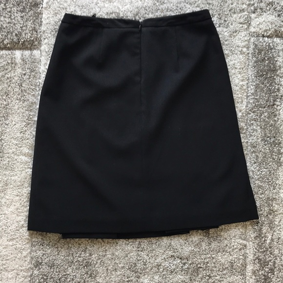 Clean work skirt - Picture 4 of 4